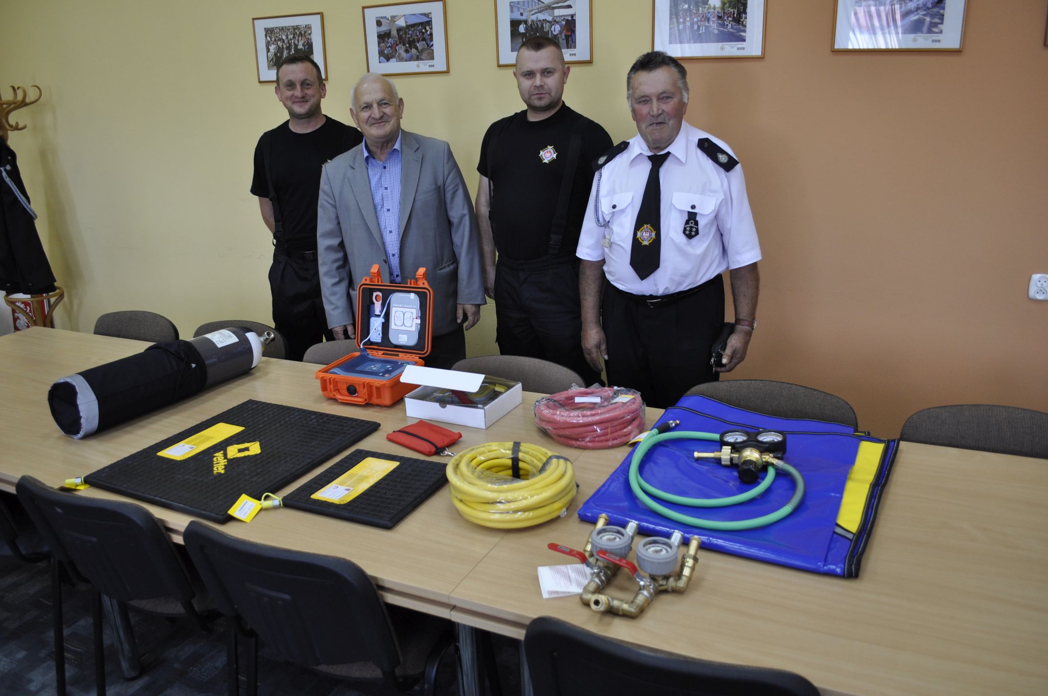 Przekazanie sprz�tu dla OSP